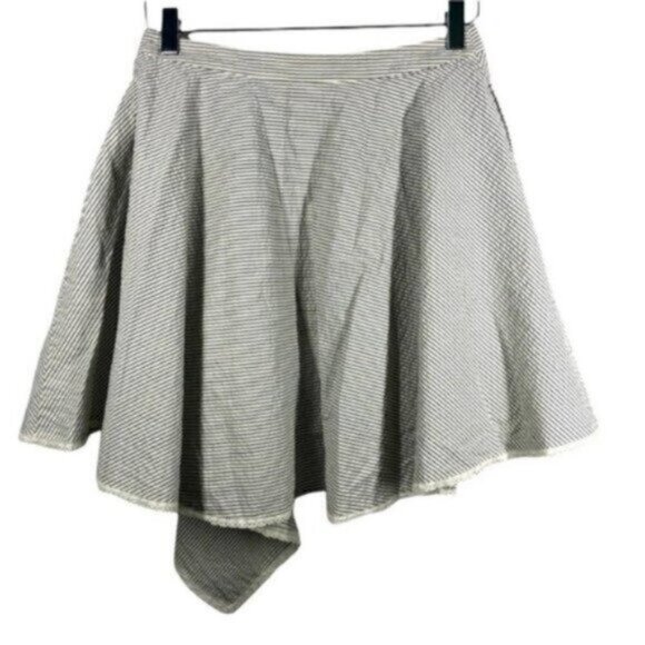NWT LEITH | Asymmetrical Grey Stripe Pattern Button Skirt Size Small - Picture 6 of 8